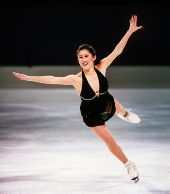 Kristi Yamaguchi 2 lần Vô địch Thế giới trượt băng nghệ thuật.